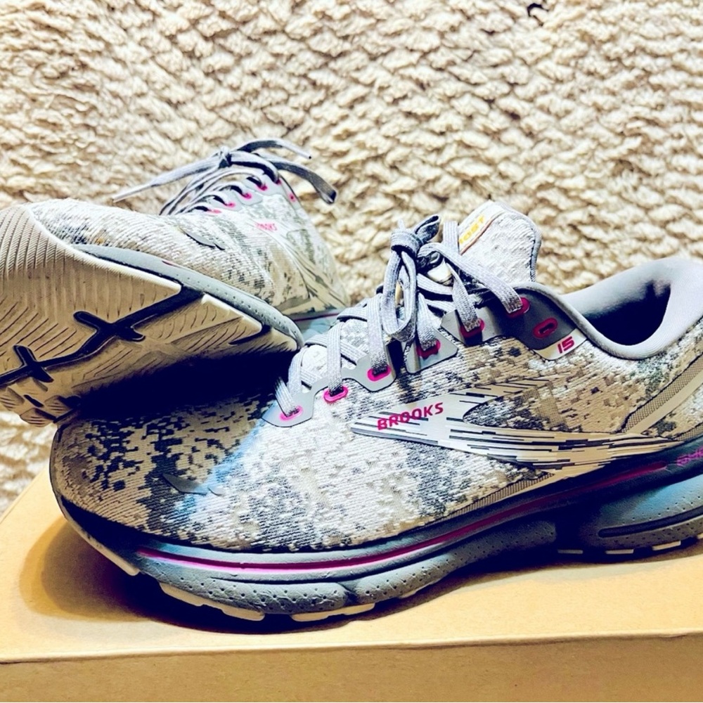 Brooks Men's Gray and Pink Running Shoes